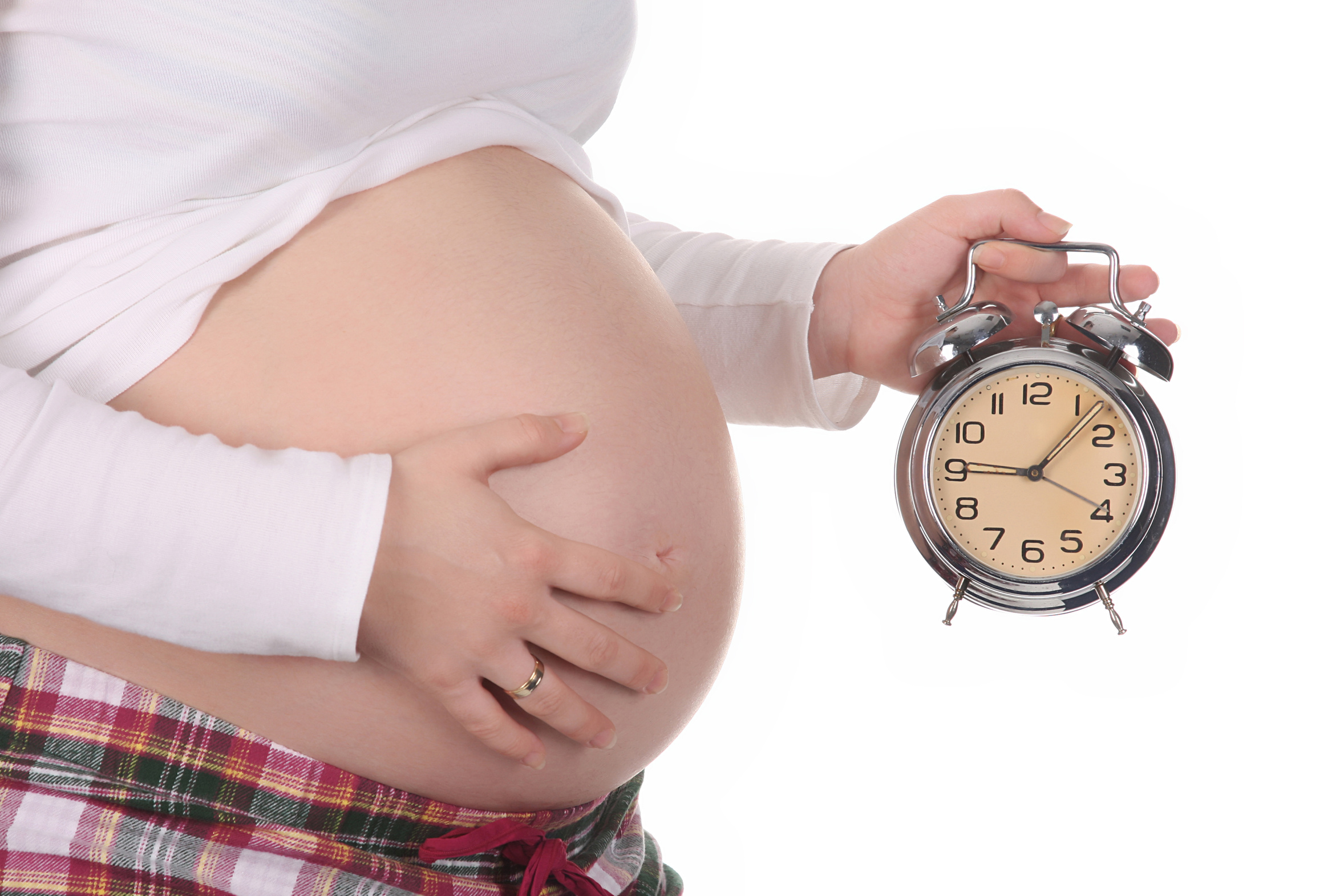 Ребенок шевелится перед схватками. Переношенная беременность. Роды переношенная беременность. Переношенная беременность фото.